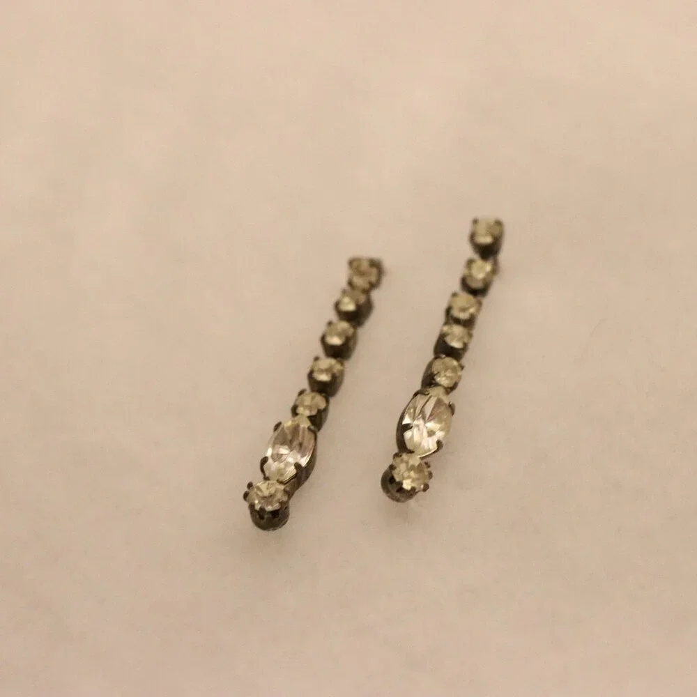 Vintage 7-stone rhinestones prong set long dangle drop earrings